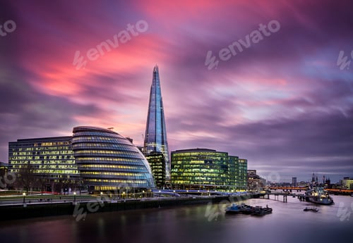 Preview: Beautiful shot of The Shard building in the evening, London, United Kingdom