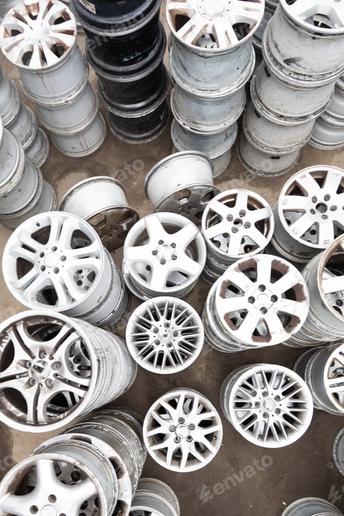 Preview: Auto parts market. Car wheels are on the ground.