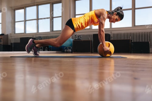 Preview: Female athlete working out on her core muscle