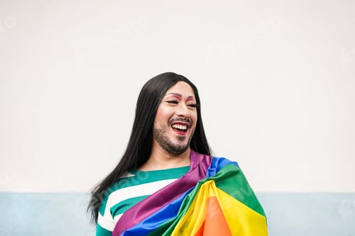Preview: Drag queen with lgbt rainbow flag laughing - Concept of gay pride event and transgender - LGBTQI