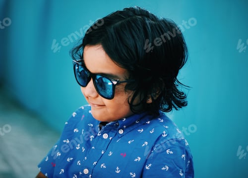 Preview: Happy kid in goggles and having fun time