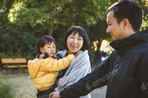 Preview: Japanese family in a park