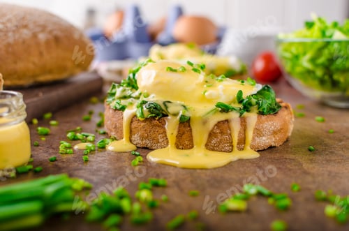 Preview: Egg benedict with spinach