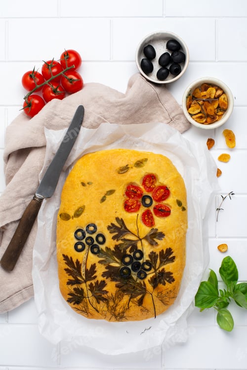 Preview: Beautiful Bread Art with Tomatoes and Olives