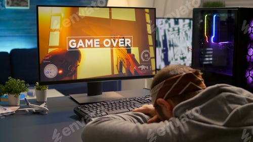 Preview: Digital gamer keeping his head on the office