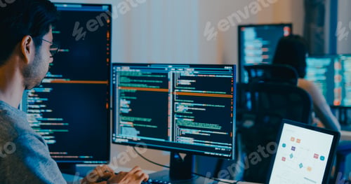 Vista previa: Group Adult Asia male, female freelance typing write prompt AI bot IT app smart program nomad.
