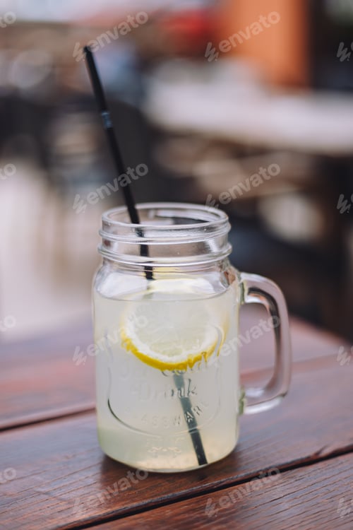 Preview: Vertical shot of lemon lemonade
