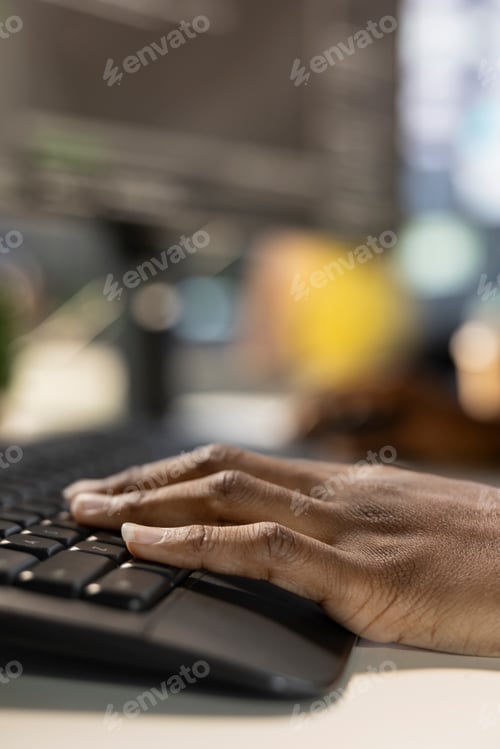 Preview: Employee on computer writing emails, solving tasks