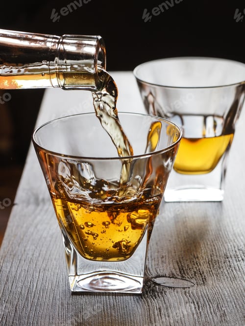 Preview: Whisky being poured in a glass