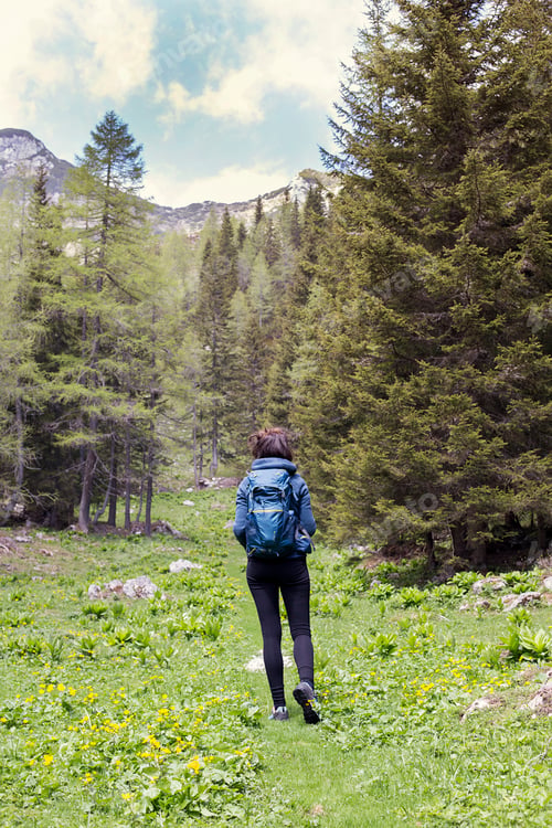 Preview: Young woman hiking in mountain