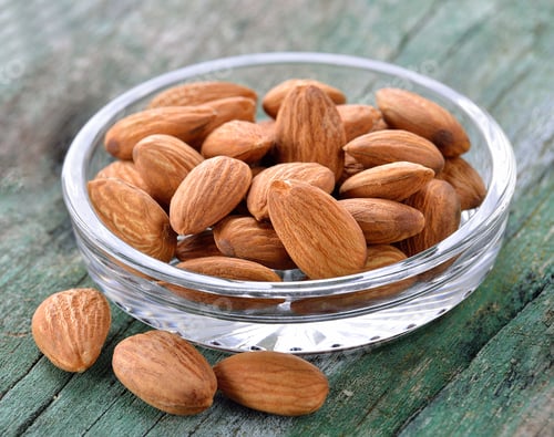 Preview: almonds in the glass bowl