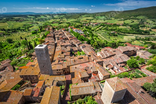 Preview: View of a green valley in San Gimignano, Italy