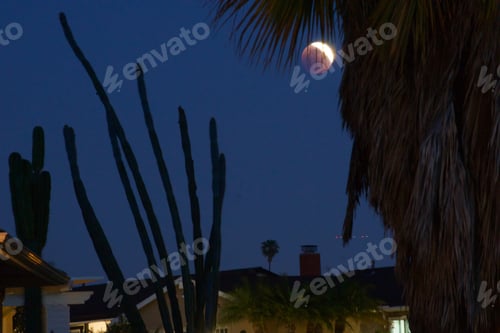 Preview: Super Flower Blood Moon in a phase toward total lunar eclipse last night on May 15, 2022