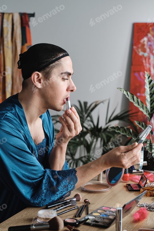 Preview: Feeling so feminine