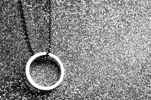Preview: Metallic chain with a ring-shaped pendant on a shiny background