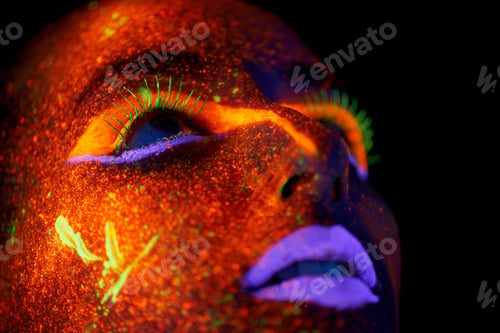 Preview: Strange beauty