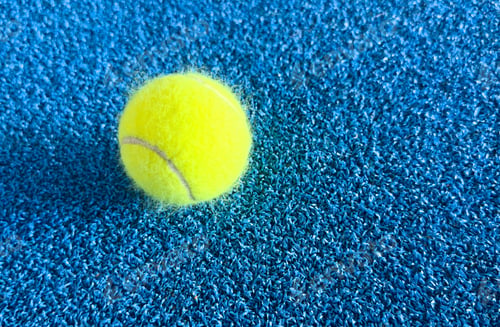 Preview: The tennis ball on the padel court