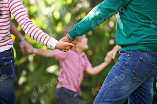 Preview: The circle of family