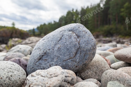 Preview: Large stones of different shapes on the riverbank close-up.