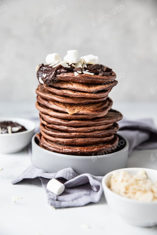 Preview: Chocolate pancakes with melted chocolate, ground almond and marshmallow