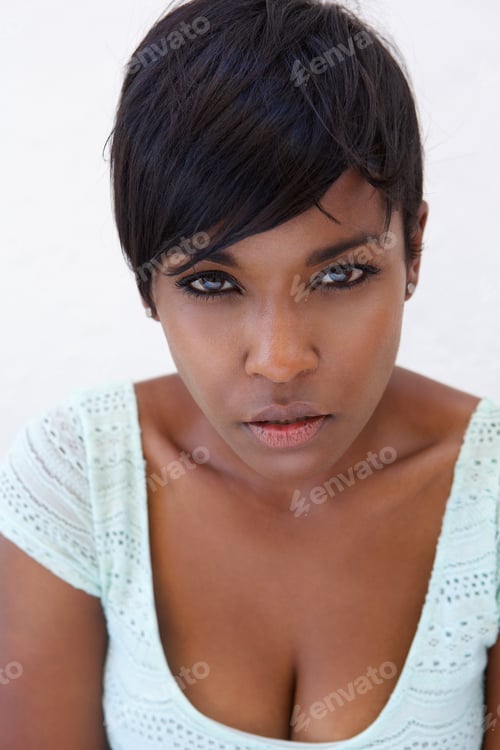 Preview: Close up attractive black female fashion model