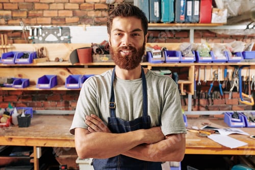 Preview: Smiling confident carpenter