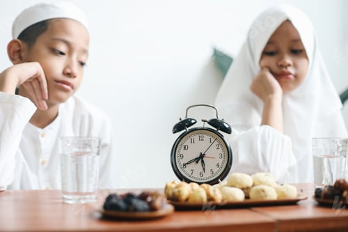 Preview: Muslim Kids Waiting Iftar Time