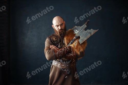 Preview: Viking with axe in traditional nordic clothes