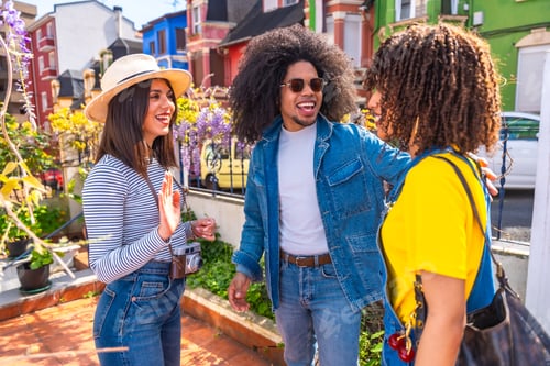 Preview: Tourists meeting and greeting in front of colorful houses