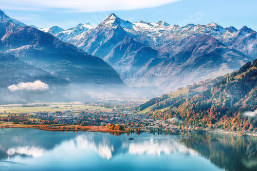 Preview: Amazing view of the city and mountains around Zell lake or Zeller See .