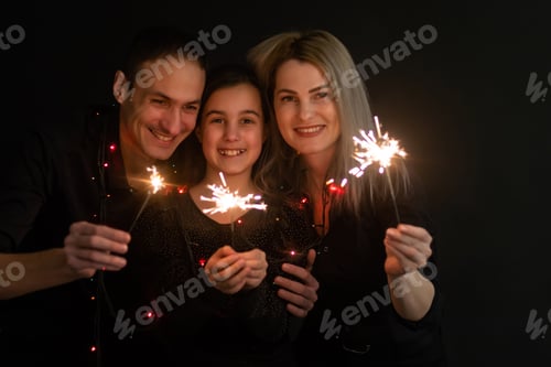 Visualização: Retrato de família em fundo preto