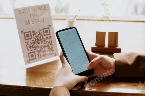 Preview: Scanning Menu QR Code in Restaurant with Smartphone