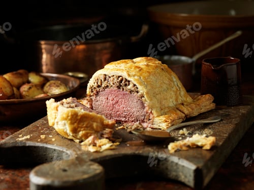 Preview: Carved venison wellington on chopping board