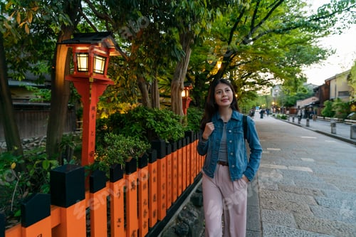Preview: girl taking walk in geisha district in gion
