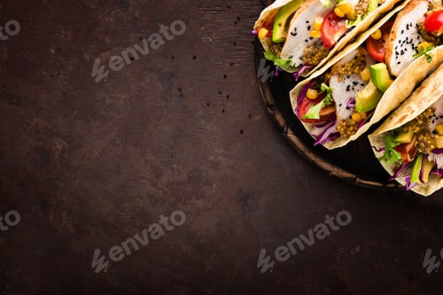 Vista previa: Mexican tacos with chicken meat, vegetables and fresh greens