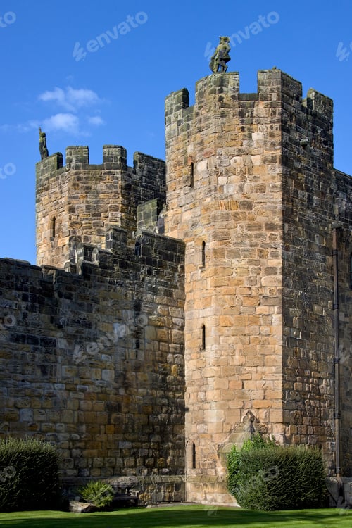Preview: Alnwick Castle in the town of Alnwick in Northumberland - England
