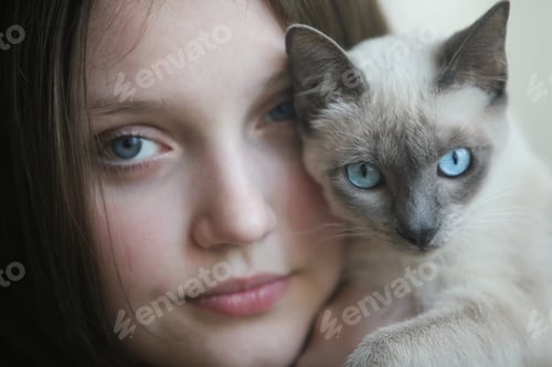 Preview: Teenage Girl with Siamese Cat