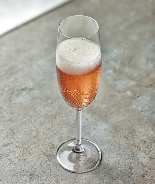 Preview: glass of pink champagne