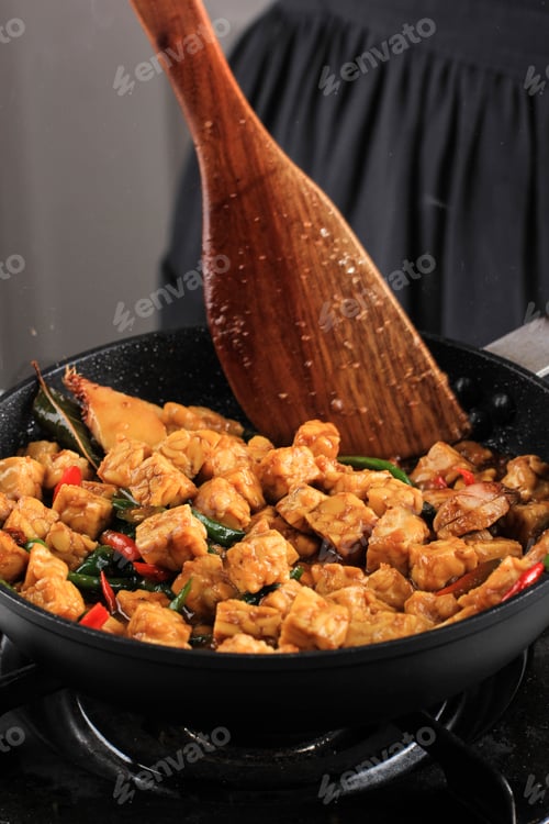 Preview: Making/Sauteeing Orek Tempe, Indonesian Cuisine Made from Cubed Tempeh with Spice