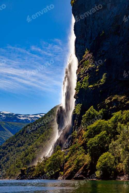 Preview: Geiranger fjord, waterfall Seven Sisters. Beautiful Nature Norwa