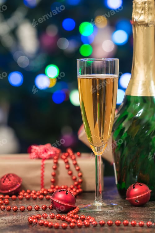 Preview: champagne glass and bottle