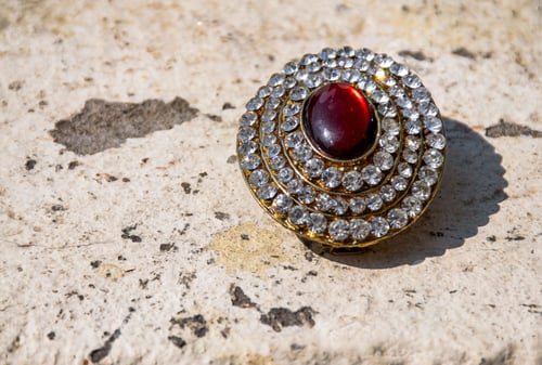 Preview: Beautiful round shape brooch decorated with a small white diamond on rocky surface