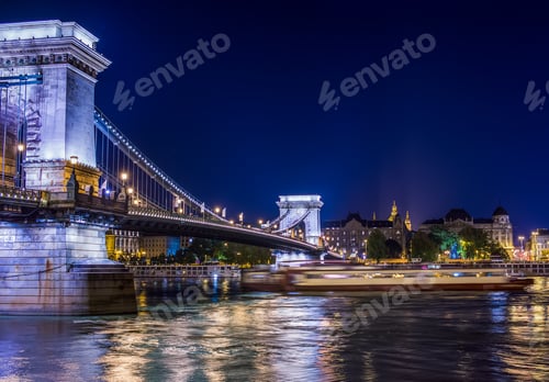 Preview: The view of Chain bridge and the Danube at night, Budapest, Hung