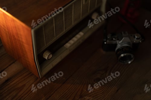 Preview: Old vintage radio on wooden table with the focus on the station search wheel