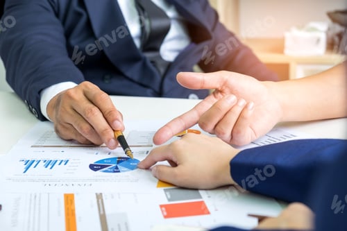 Preview: Business people listen to the analysis of the company employees.