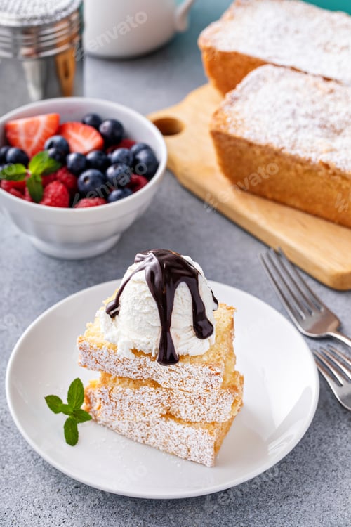 Preview: Homemade pound cake served with ice cream