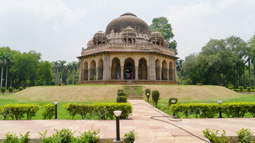Preview: Scenic view of the Shish Gumbad tomb in Lodhi Gardens, India