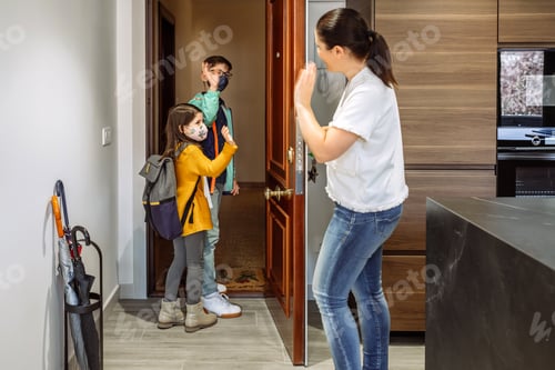 Vista previa: Children saying goodbye to their mother to go to school