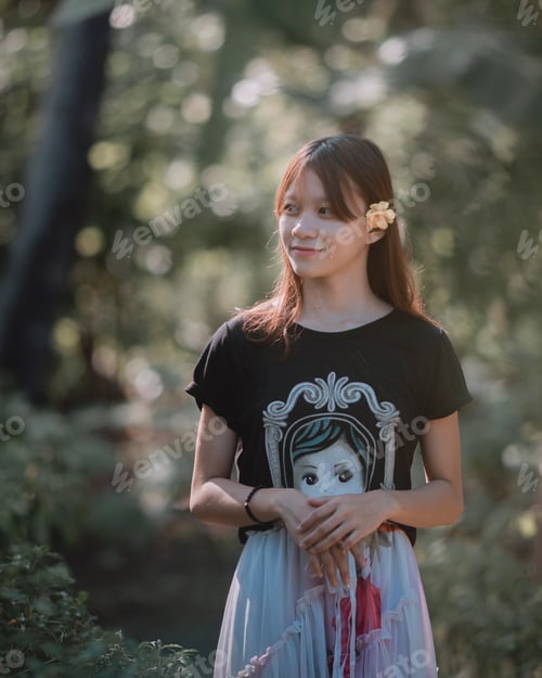 Preview: Young woman