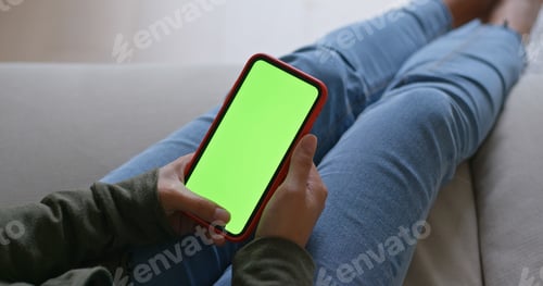 Preview: Woman hold with cellphone with green screen
